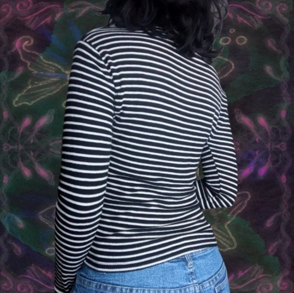 Brandy Melville black and white striped long sleeve 100% cotton top - Picture 8 of 9